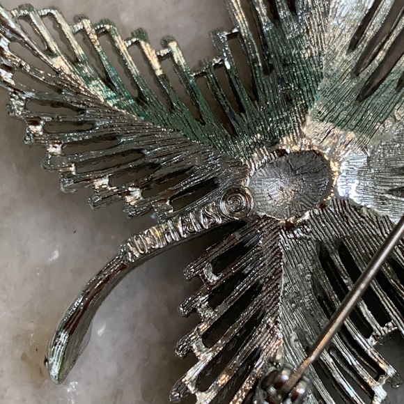 Sarah Coventry Bright Silver Leaf Brooch - Picture 3 of 5